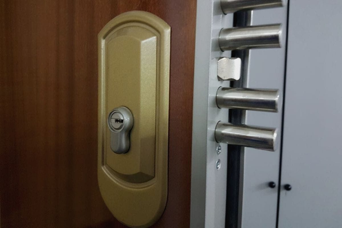 Puerta acorazada de seguridad instalada en Carabanchel